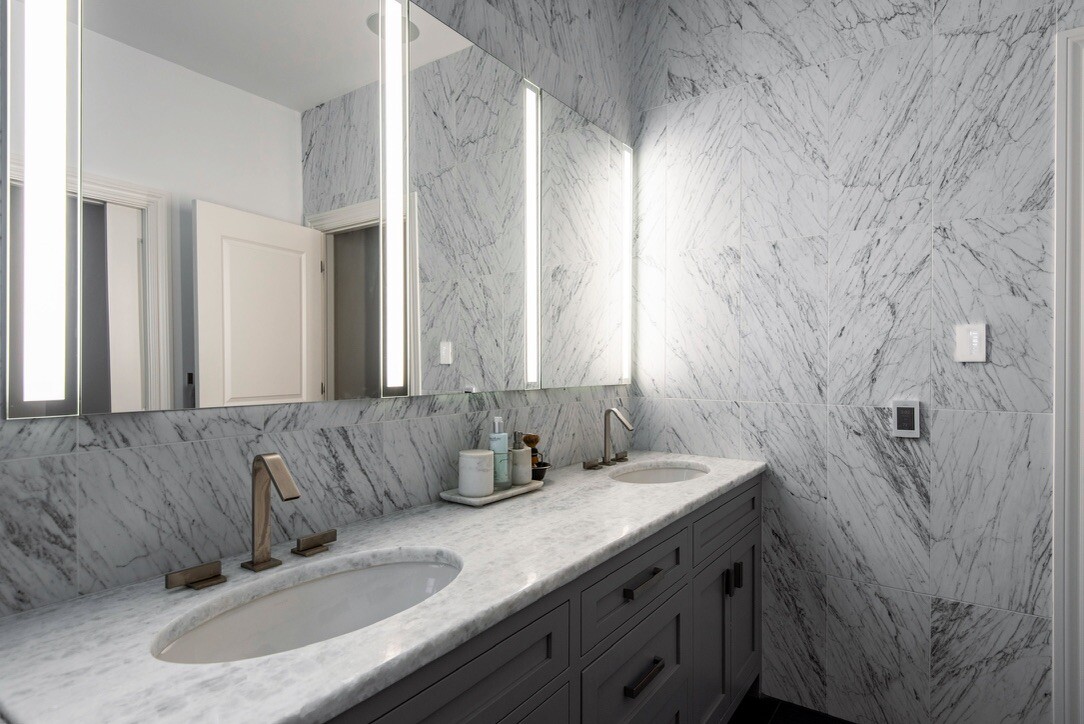 Lighting Mirrors in Bathroom